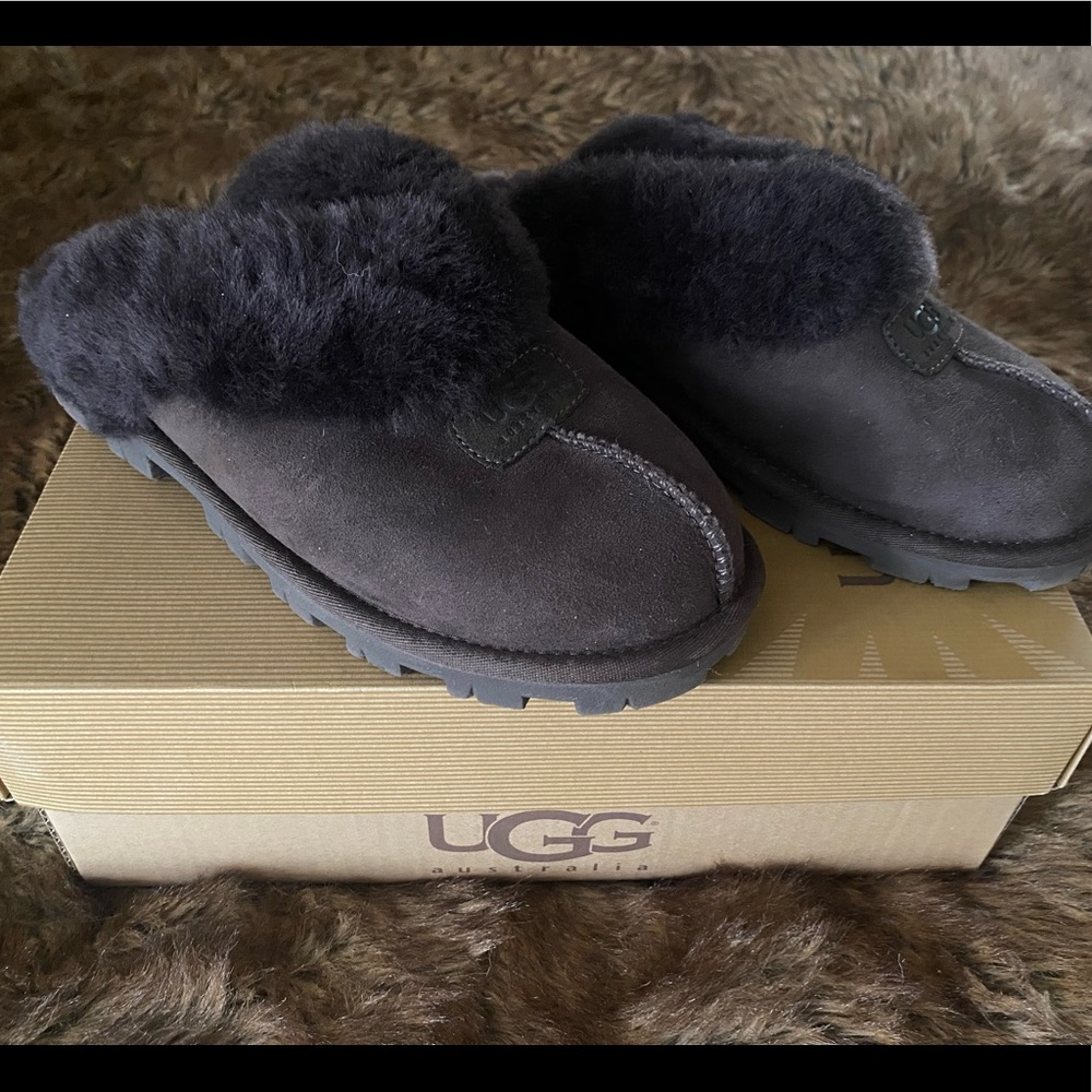 Women’s UGG Slippers NEW IN BOX Size 8